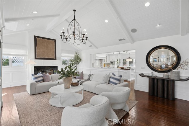 215 Marigold Avenue, Corona del Mar CA: https://media.crmls.org/medias/3495993b-3bf5-4876-bb70-071585259b35.jpg
