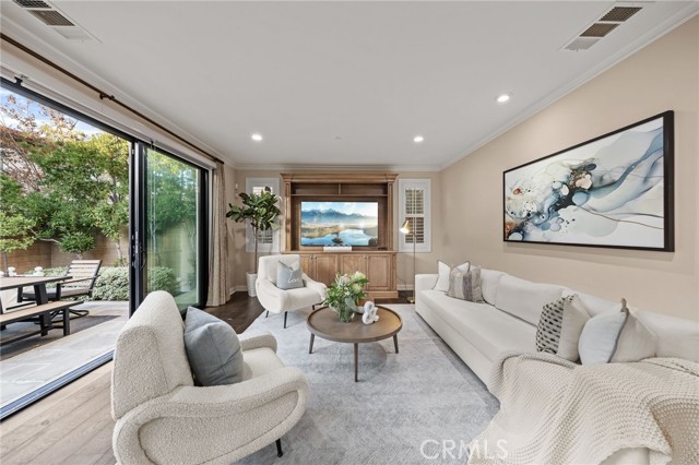 Detail Gallery Image 12 of 39 For 177 Compass, Irvine,  CA 92618 - 5 Beds | 3 Baths