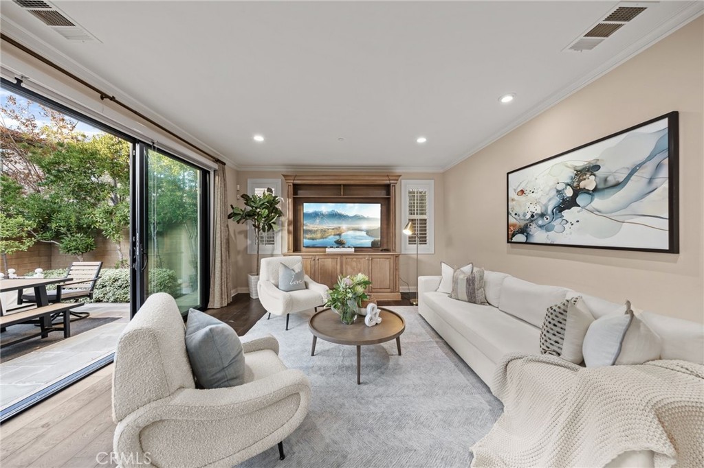 MLS #OC25274219 image #11