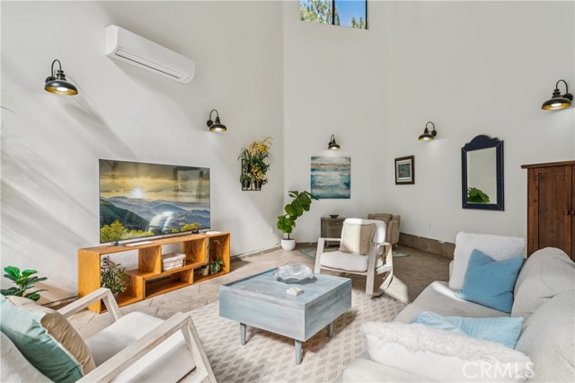 Detail Gallery Image 3 of 57 For 113 Brentwood, Lake Arrowhead,  CA 92352 - 6 Beds | 5/1 Baths