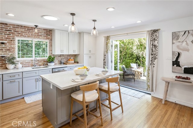 Detail Gallery Image 11 of 40 For 2317 Walgrove, Los Angeles,  CA 90066 - 4 Beds | 3 Baths