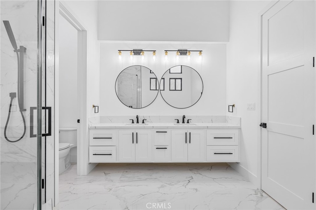 https://media.crmls.org/medias/349769a8-edbc-4c70-8e5f-7b60286ce743.jpg?preset=X-Large