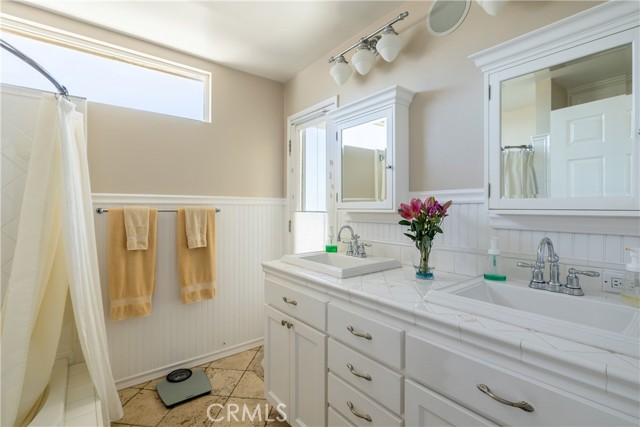 319 26th Place, Manhattan Beach, California 90266, 3 Bedrooms Bedrooms, ,2 BathroomsBathrooms,Residential,Sold,26th,SB22115573