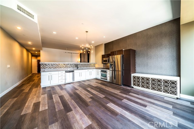 Detail Gallery Image 4 of 20 For 1100 Wilshire Bld #2707,  Los Angeles,  CA 90017 - 1 Beds | 1 Baths