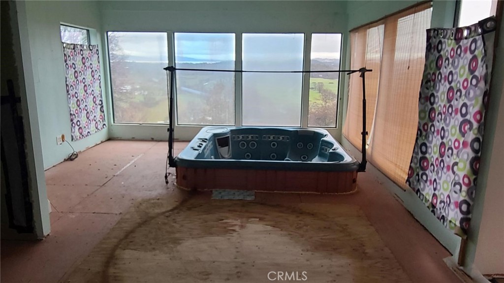 https://media.crmls.org/medias/349ad7eb-45b3-409d-b6d8-c096f8df0045.jpg?preset=X-Large