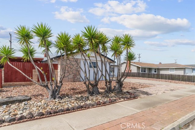 Detail Gallery Image 2 of 26 For 4012 Constellation Rd, Lompoc,  CA 93436 - 3 Beds | 2 Baths