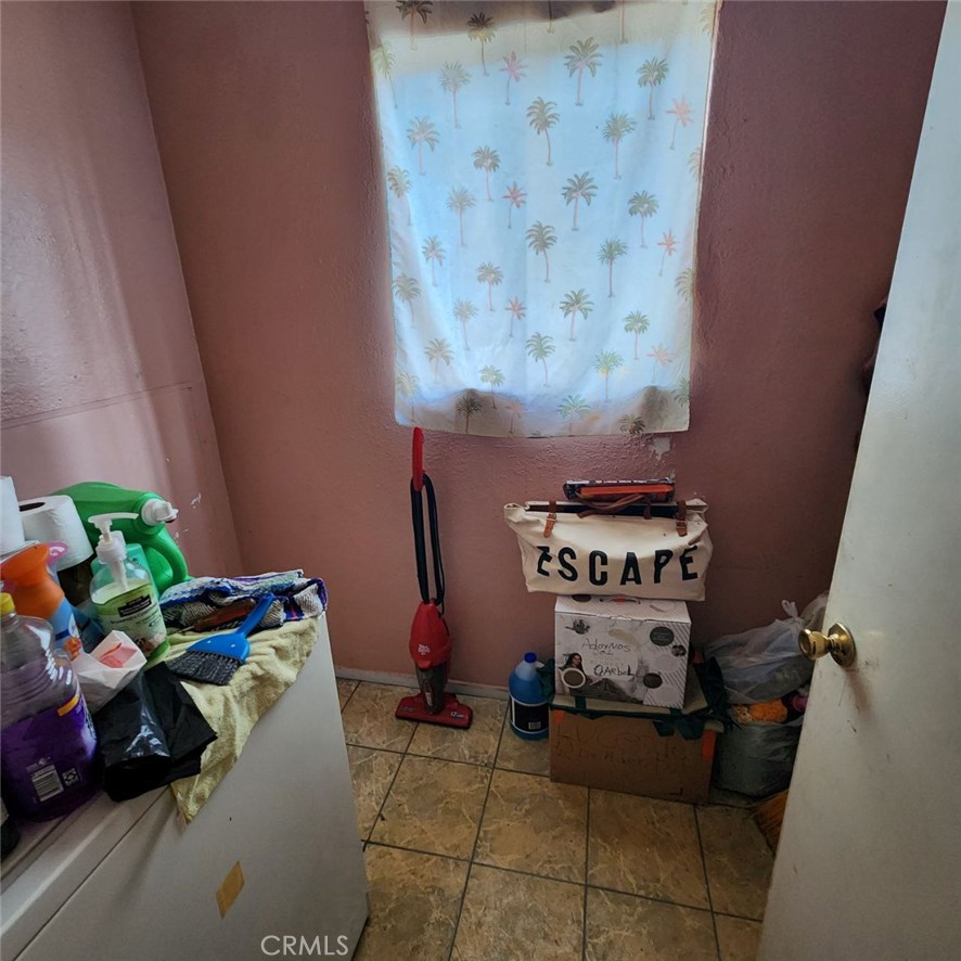 https://media.crmls.org/medias/349b95fb-f018-4c86-a7cf-9bd59069857b.jpg?preset=X-Large