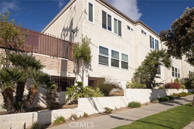 323 Broadway, Redondo Beach, California 90277, 2 Bedrooms Bedrooms, ,2 BathroomsBathrooms,Residential,Sold,Broadway,SB22007207