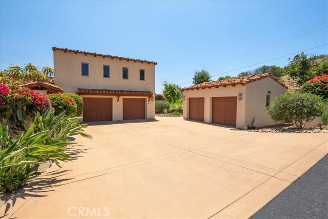 1917 Santa Margarita Drive, Fallbrook CA: https://media.crmls.org/medias/349beb5e-1c3c-4d4b-a157-4220165c4656.jpg