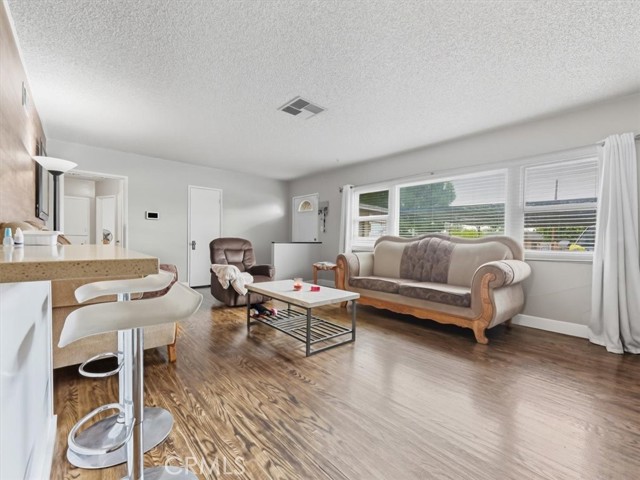 17962 Merrill Avenue, Fontana CA: https://media.crmls.org/medias/349c5c6c-e0b2-4aa0-8cb7-09f1e4cc4b02.jpg