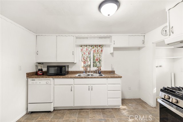 608 Western Avenue, San Bernardino CA: https://media.crmls.org/medias/349dee0e-01fc-49dd-8b9e-7b0cc6dc5cc9.jpg