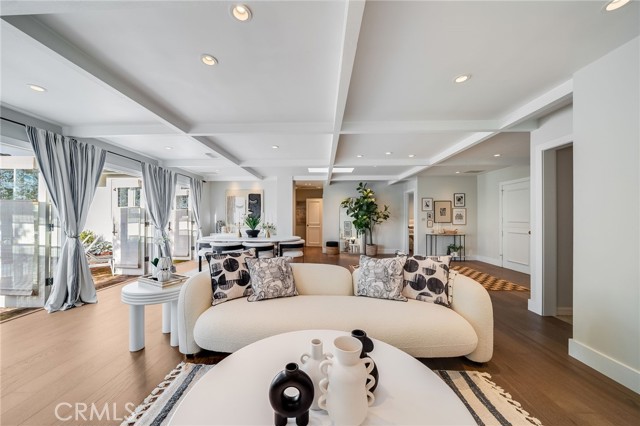 Detail Gallery Image 7 of 30 For 360 Diamond St, Laguna Beach,  CA 92651 - 4 Beds | 3 Baths
