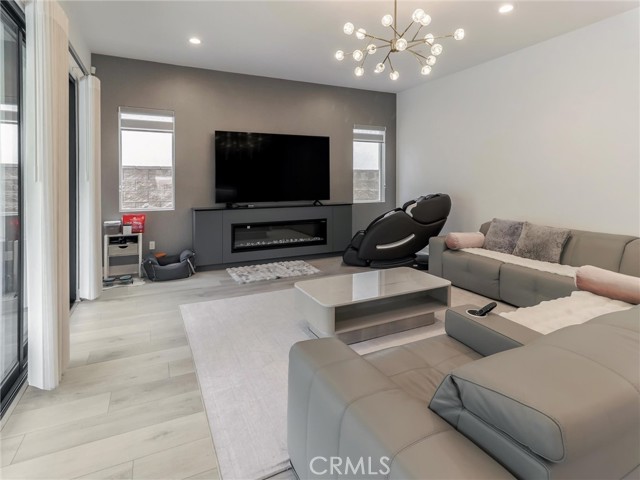 Detail Gallery Image 12 of 43 For 20725 W Liana Ct, Porter Ranch,  CA 91326 - 5 Beds | 5/1 Baths