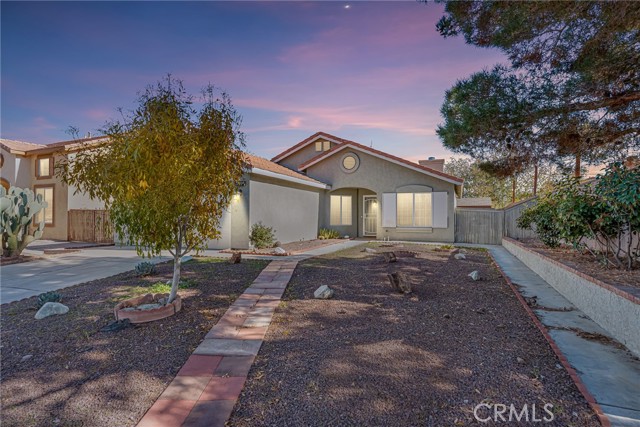 Detail Gallery Image 1 of 26 For 12709 Gaines, Victorville,  CA 92392 - 3 Beds | 2 Baths