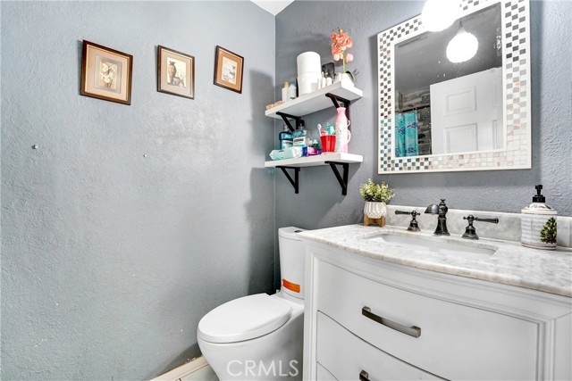 21050 Community Street, Canoga Park CA: https://media.crmls.org/medias/349efd47-68de-4db0-8d5a-e814a003b5b5.jpg