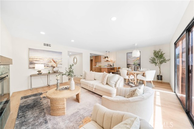 Front Image Thumbnail for CRTR26075828