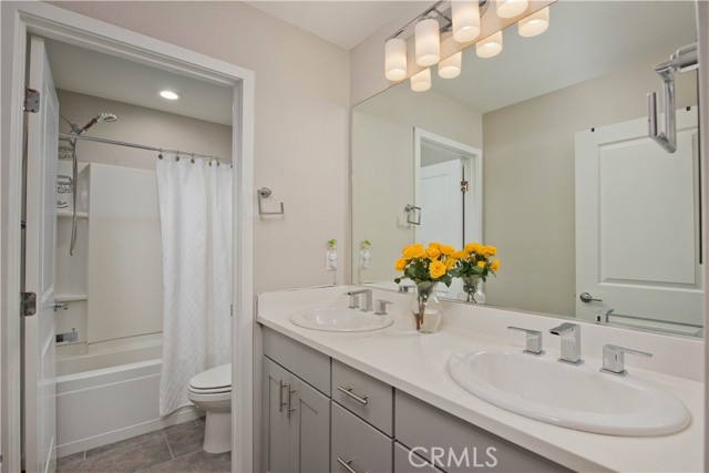 Detail Gallery Image 15 of 34 For 125 Interval, Irvine,  CA 92618 - 4 Beds | 3/1 Baths