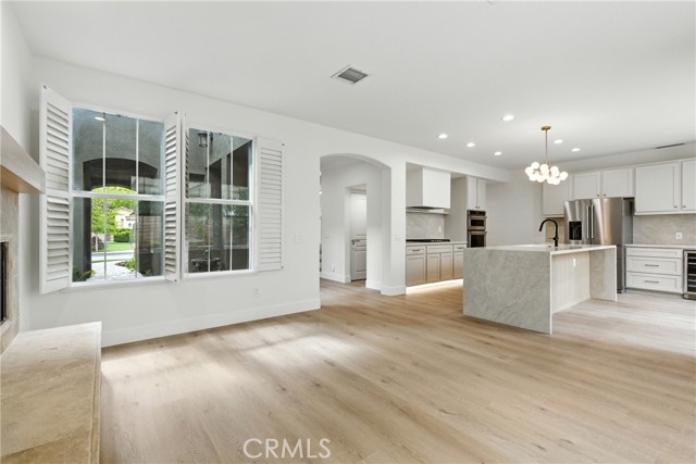Detail Gallery Image 8 of 25 For 173 Parkside Dr, Simi Valley,  CA 93065 - 4 Beds | 2/1 Baths