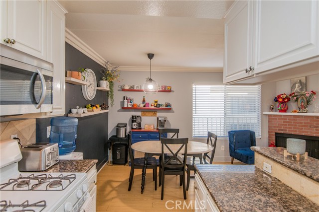 7045 Woodley Avenue, 218 photo 6