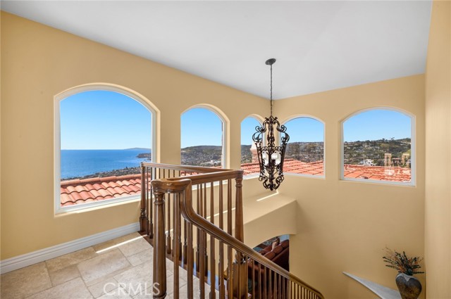Virtually the entire city of Laguna Beach is on display before your very eyes.