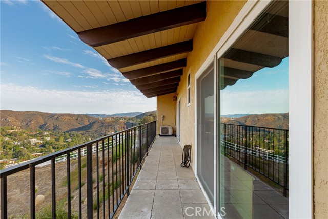 34 sage, Bell Canyon CA: https://media.crmls.org/medias/34a0eaba-a520-4f20-a83e-39eec94d70a3.jpg