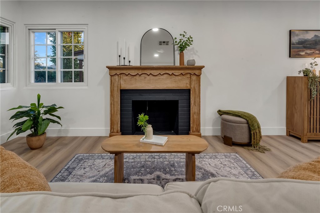 https://media.crmls.org/medias/34a10e94-4dd0-4874-8c52-36f508a34f1a.jpg?preset=X-Large