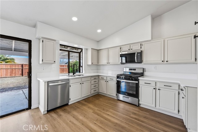 Detail Gallery Image 14 of 42 For 2049 Millcreek Way, Palmdale,  CA 93551 - 4 Beds | 2 Baths