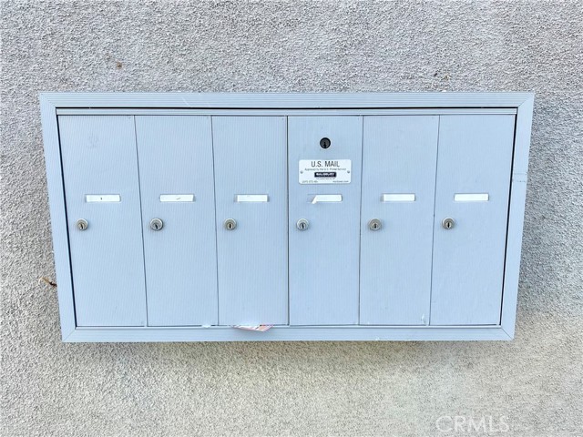 Detail Gallery Image 24 of 38 For 7327 Kester Ave #3,  Van Nuys,  CA 91405 - 4 Beds | 3/1 Baths