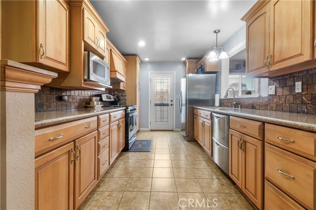 Detail Gallery Image 9 of 23 For 10305 Eudora Avenue, Buena Park,  CA 90620 - 4 Beds | 2 Baths