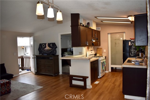 Detail Gallery Image 6 of 13 For 220 Camino Corto #39,  Vista,  CA 92083 - 2 Beds | 2 Baths