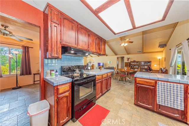 Detail Gallery Image 10 of 27 For 28530 Creek Rd, Coarsegold,  CA 93614 - 3 Beds | 2 Baths
