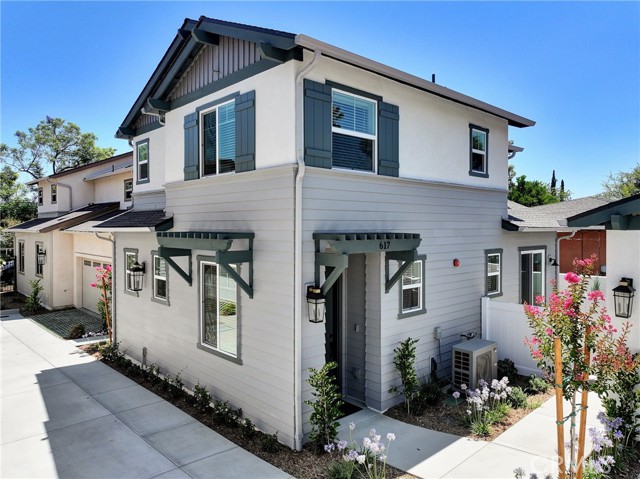 617 E Walnut Avenue, Monrovia CA: https://media.crmls.org/medias/34a52cd4-2997-4441-9d59-1a5f24f0581d.jpg