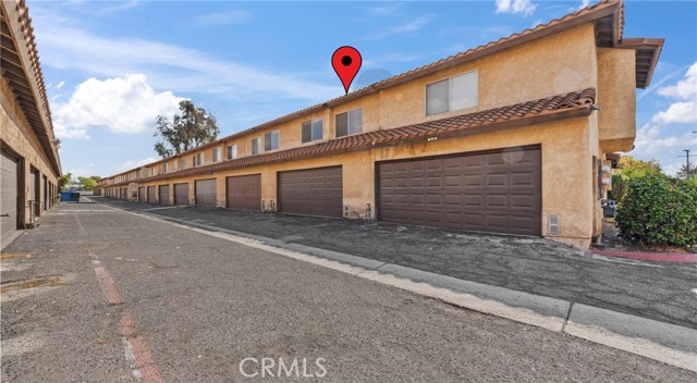 Detail Gallery Image 33 of 38 For 16590 Terrace Ln #G,  Fontana,  CA 92335 - 3 Beds | 2/1 Baths