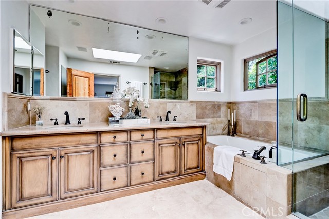 2917 N Poinsettia Avenue, Manhattan Beach CA: https://media.crmls.org/medias/34a5a086-f497-4e2d-ae9b-a64b662c21bf.jpg
