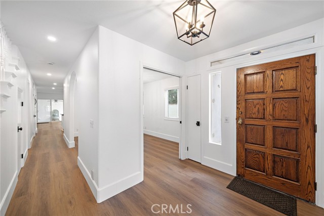 Detail Gallery Image 4 of 35 For 377 Roycroft Ave, Long Beach,  CA 90814 - 4 Beds | 2/1 Baths