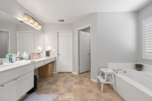 1124 Andrew Lane, Corona CA: https://media.crmls.org/medias/34a70fe2-2367-4a04-970c-7202f1889bf7.jpg