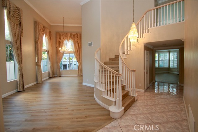 Detail Gallery Image 4 of 31 For 11 Pienza, Irvine,  CA 92606 - 5 Beds | 3 Baths