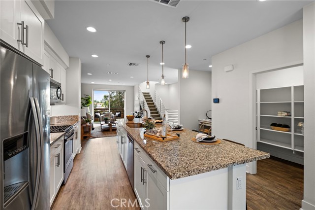 Detail Gallery Image 8 of 50 For 645 W 17th St, Costa Mesa,  CA 92627 - 3 Beds | 2/2 Baths