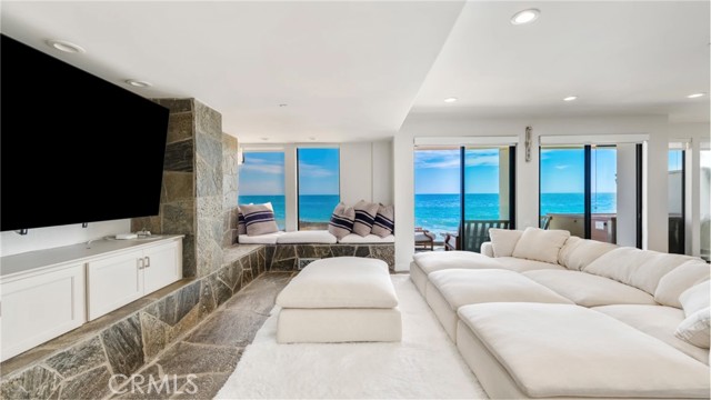 Detail Gallery Image 1 of 37 For 25252 Malibu Rd #2,  Malibu,  CA 90265 - 4 Beds | 4 Baths