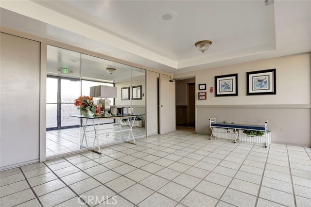 Detail Gallery Image 2 of 39 For 17522 Sherman Way #202,  Van Nuys,  CA 91406 - 2 Beds | 3 Baths