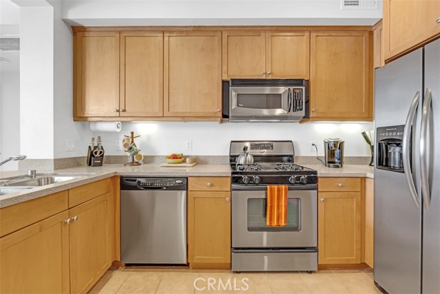 Detail Gallery Image 8 of 37 For 201 E Angeleno Ave #326,  Burbank,  CA 91502 - 2 Beds | 1 Baths