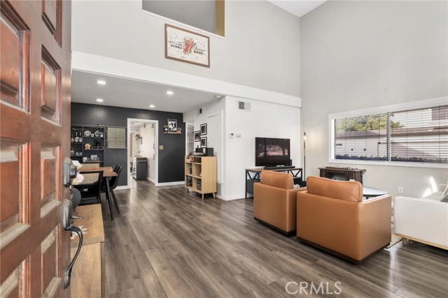 Detail Gallery Image 4 of 26 For 9832 Karmont Ave, South Gate,  CA 90280 - 2 Beds | 2 Baths