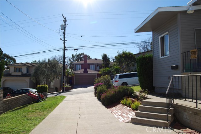 1535 11th Street, Manhattan Beach, California 90266, 3 Bedrooms Bedrooms, ,2 BathroomsBathrooms,Residential,Sold,11th,SB17001872