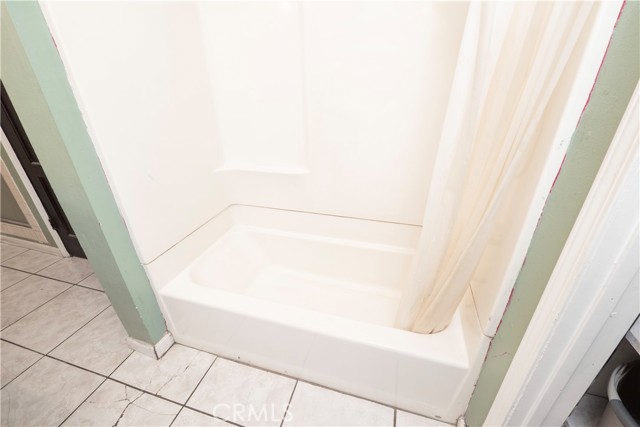 Detail Gallery Image 14 of 34 For 2422 N Forest, Santa Ana,  CA 92706 - 4 Beds | 1 Baths