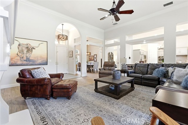 Detail Gallery Image 11 of 66 For 170 W Pioneer Way, Hanford,  CA 93230 - 4 Beds | 3 Baths