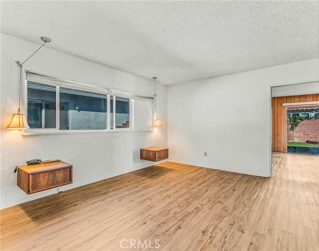 Detail Gallery Image 9 of 17 For 13961 Cantlay St, Van Nuys,  CA 91405 - 3 Beds | 2 Baths