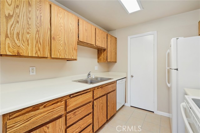 Detail Gallery Image 12 of 29 For 1549 Border Ave #G,  Corona,  CA 92882 - 1 Beds | 1 Baths
