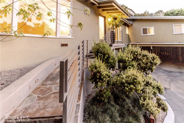 Detail Gallery Image 6 of 54 For 2412 Canyon Oak Dr, Los Angeles,  CA 90068 - 3 Beds | 2 Baths
