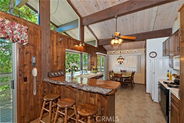 Detail Gallery Image 12 of 45 For 965 Lausanne Dr, Crestline,  CA 92325 - 4 Beds | 2/1 Baths