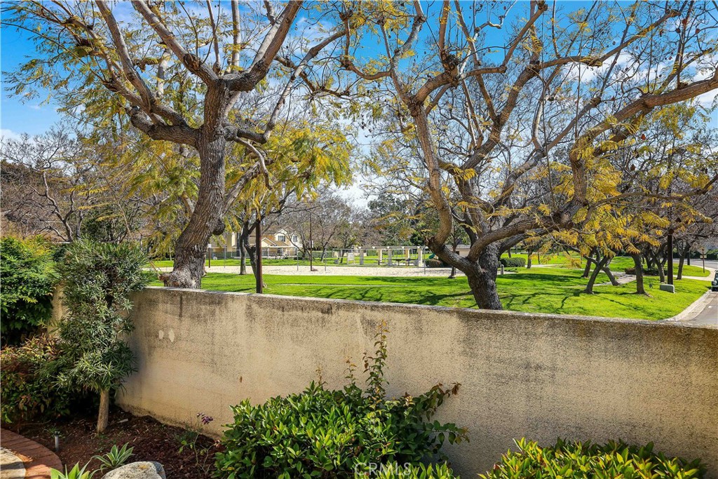 https://media.crmls.org/medias/34b1799a-9159-4c3a-81bf-b6681225f31a.jpg?preset=X-Large